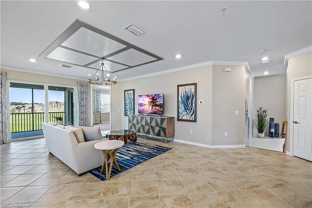 2 bed, 2.0 bath, 2110 sqft, $8,800 — Photo 2