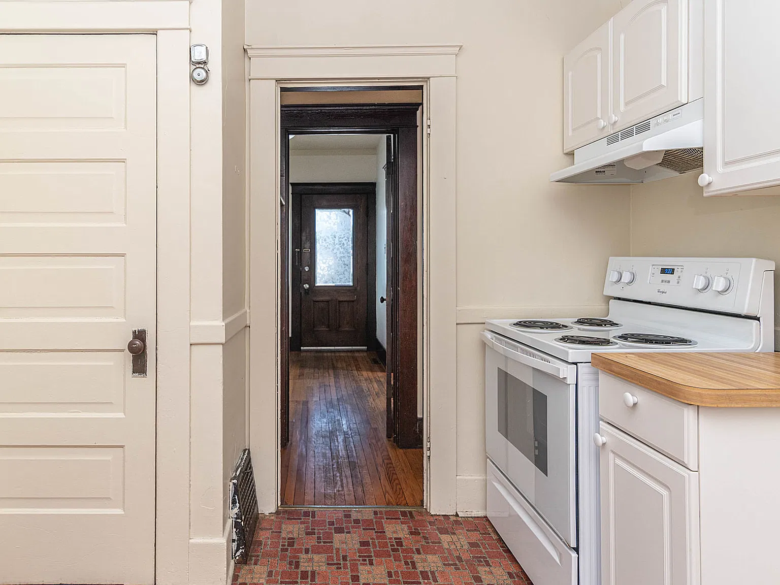 124 Adams - 1 — Photo 3