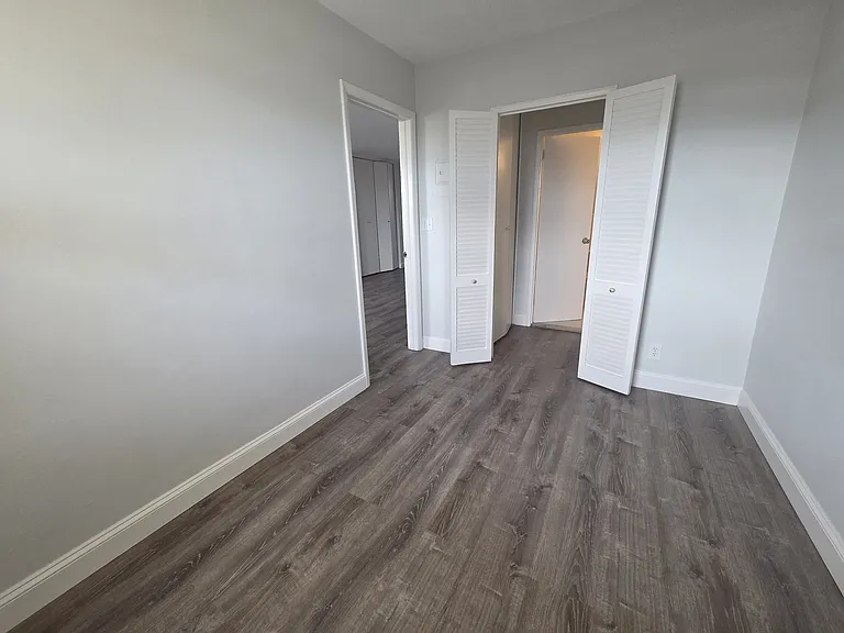 Little sleeping alcove + dressing/bath area