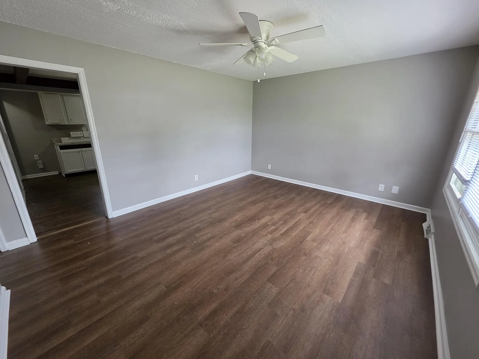 3 bed, 2.0 bath, 2106 sqft, $1,750 — Photo 3