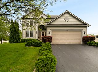 1048 Spinnaker St, Elgin, IL 60123