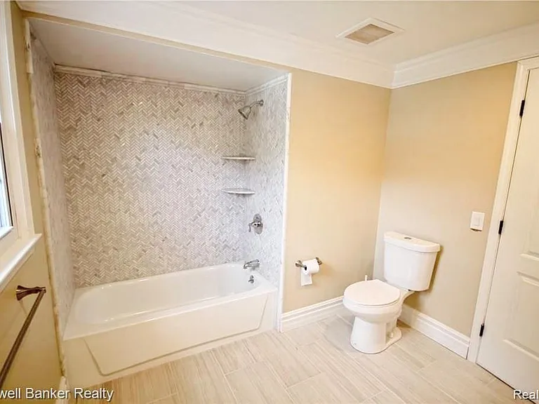 669 Mohegan St — Photo 25