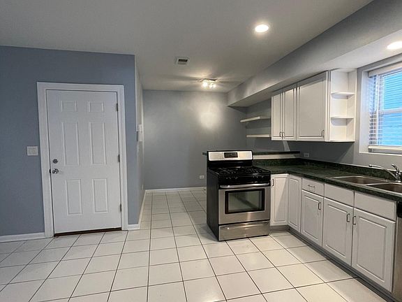 5th image of 2328 N Rockwell St #G