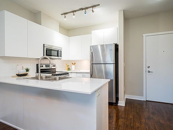 4th image of 20460 Douglas Cres #302