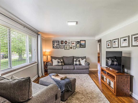 3rd image of 6280 Rollaway Dr