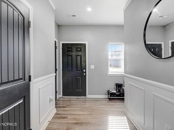 4th image of 208 Timberline Oak Drive