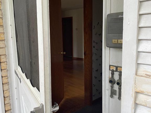 2nd image of 9215 N Courtland Dr