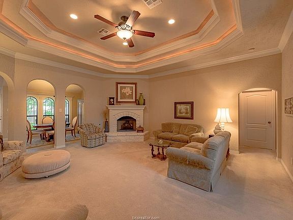 4th image of 704 Woodson Dr