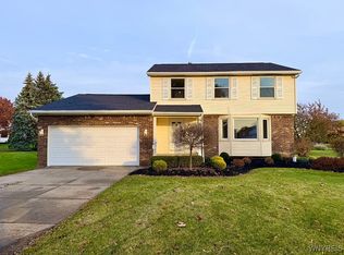 21 Pine View Ln, Lancaster, NY