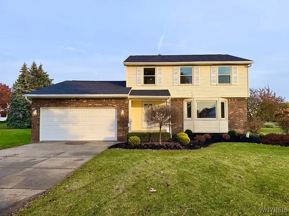 21 Pine View Ln, Lancaster, NY 14086