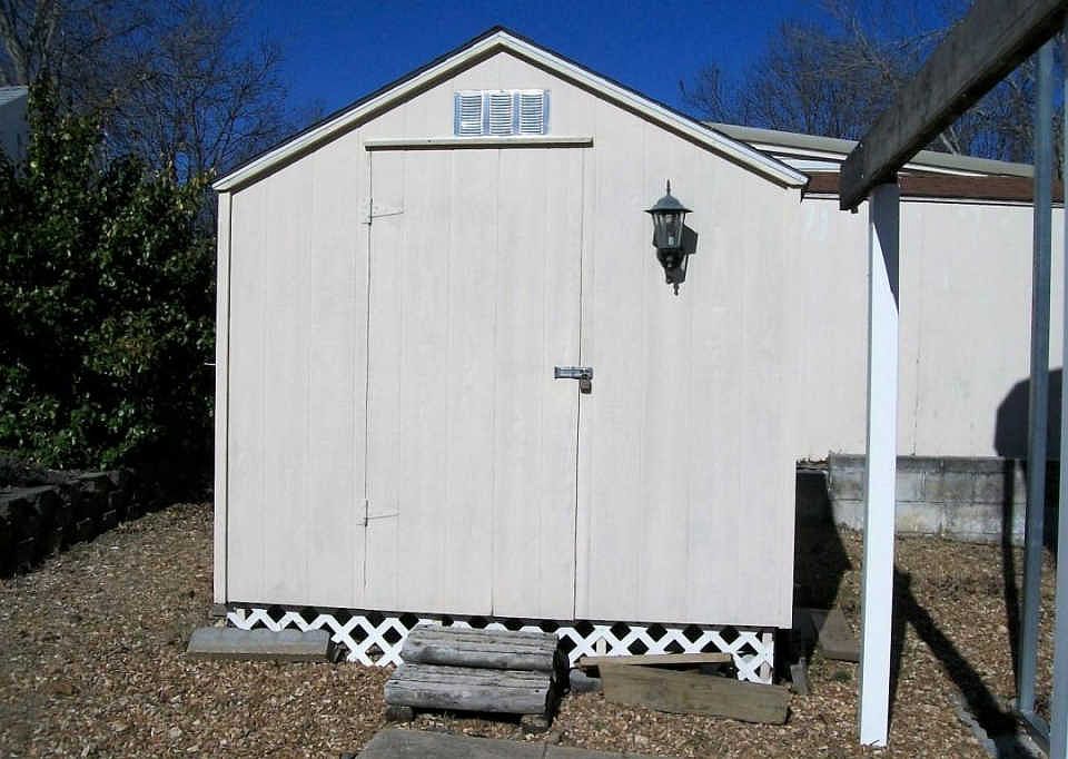 2nd image of 128 Estate Cir
