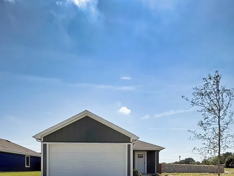 2909 Serenity Ln — Photo 1