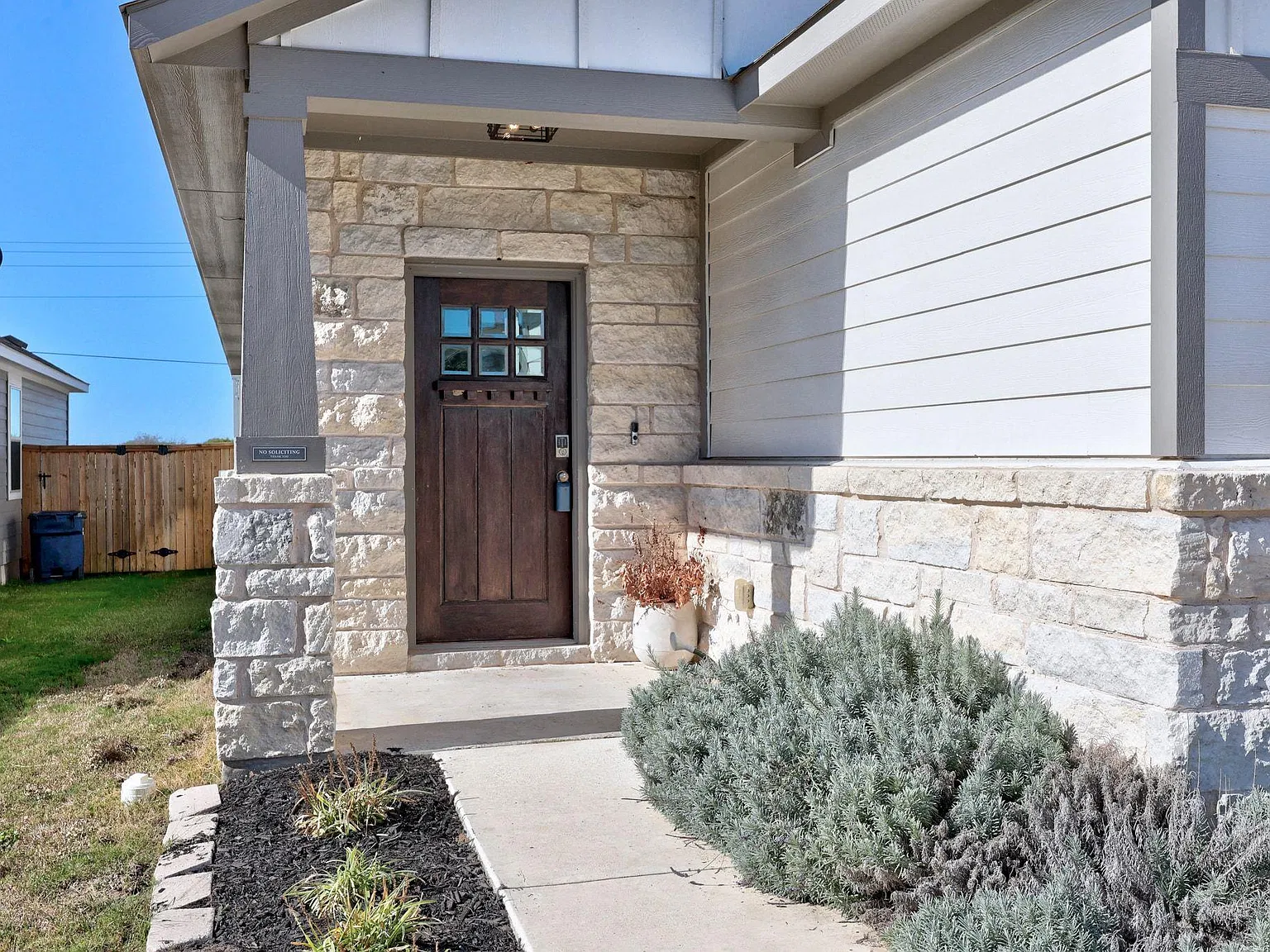 4 bed, 2.0 bath, 1599 sqft, $1,725 — Photo 3