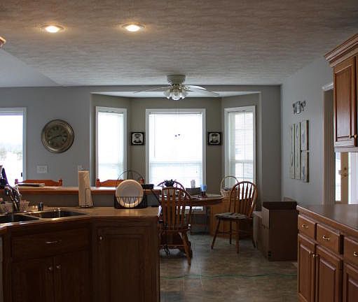 4th image of 400 Barbara Sue Ln