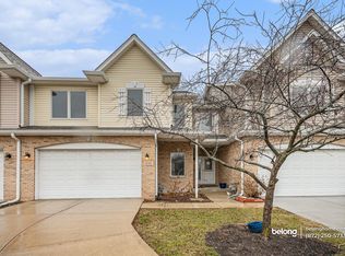 850 Jameson Ct W, Carol Stream, IL 60188
