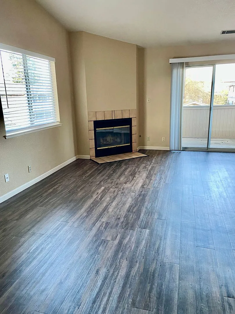 Hollister Apartment Complex — Photo 2