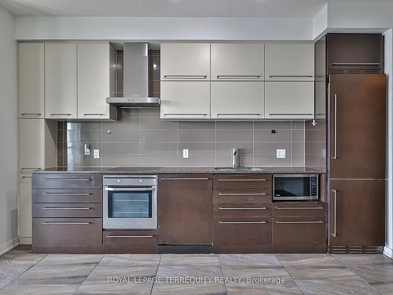 770 Bay St #2412 — Photo 14