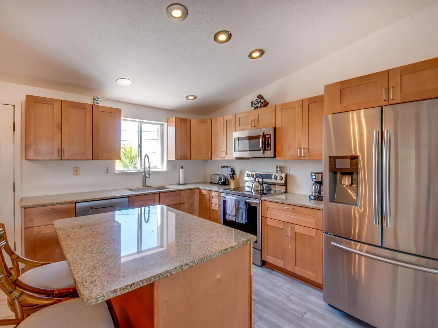 3 bed, 1196 sqft, $5,500 — Photo 3