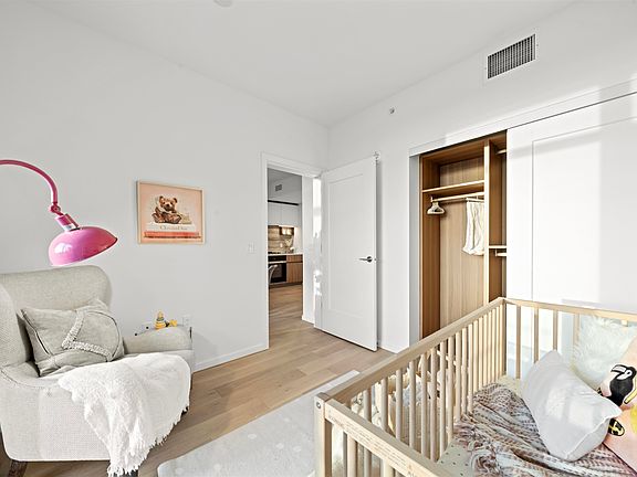 5th image of 8486 Oak St #104