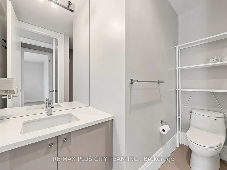 29 Queens Quay E #Townhouse 122 — Photo 25