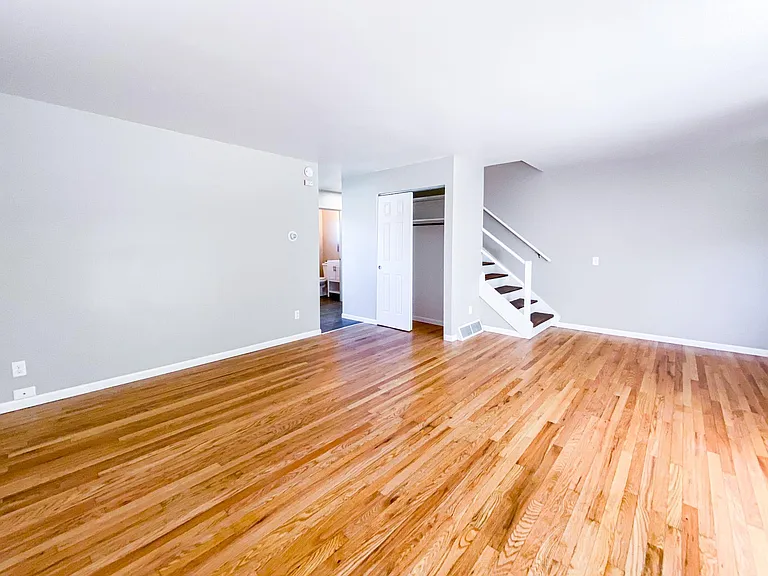 1108 Catalpa Cir — Photo 9