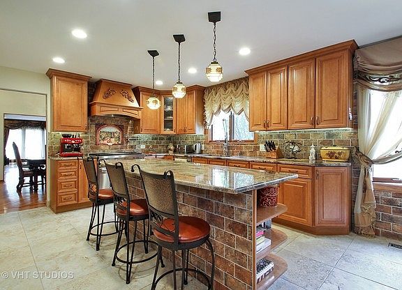 3rd image of 4305 Westview Dr
