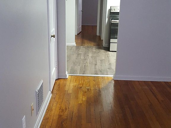 4th image of 213 Bartlett Ave APT 2