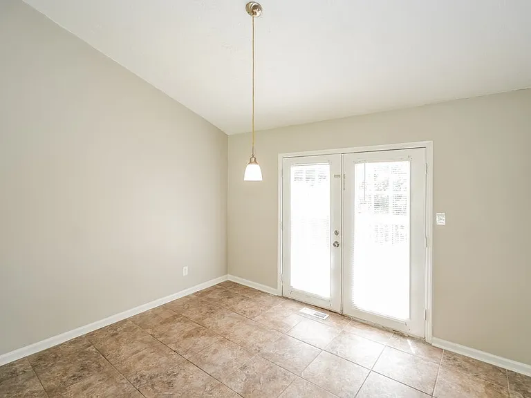 3221 Jessica Dr — Photo 6