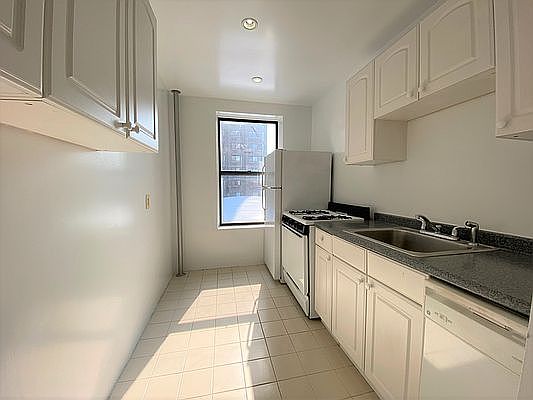 1st image of 427 E 89th St #3J