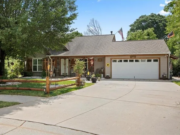 125 Derby Dr, King, NC 27021