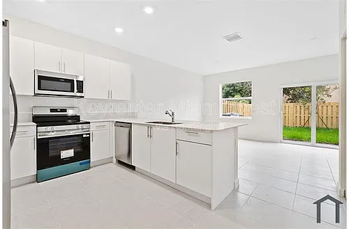 12136 SW 268th St Photo 1