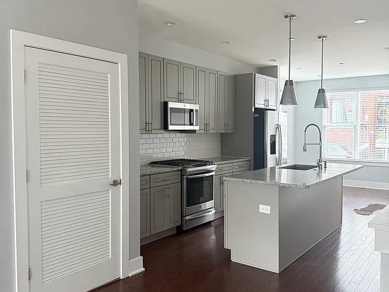 1908 E Letterly St #1 — Photo 4