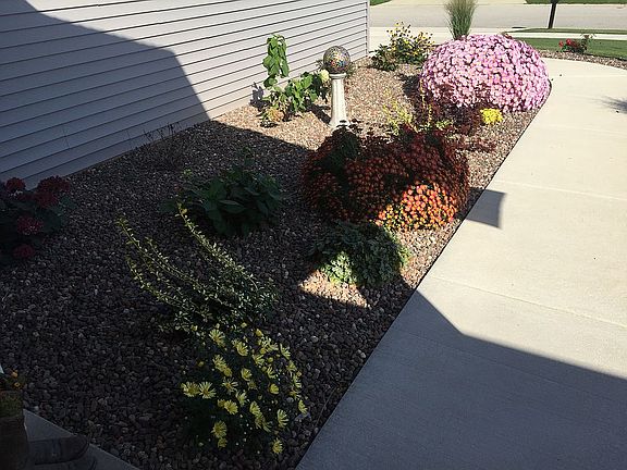 3rd image of 858 Mustang Ln