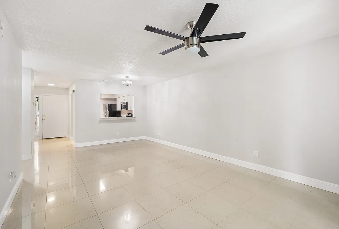2 bed, 1099 sqft, $1,925 — Photo 2
