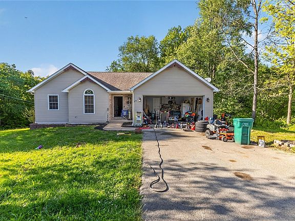 3rd image of 110 Chrie Ln