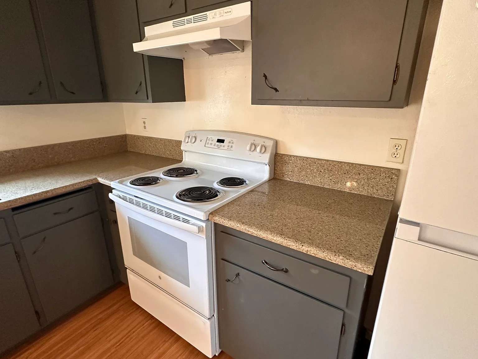 4 bed, 1600 sqft, $2,100 — Photo 2