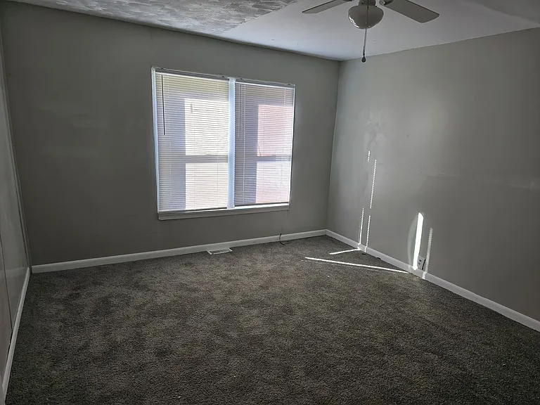 1521 & 1521 1/2 E Kirby Ave (AARC Management, LLC) — Photo 14