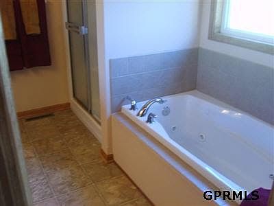 5th image of 9312 S 168th Avecir
