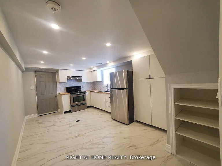 214 Kenilworth Ave S #BASEMENT — Photo 17