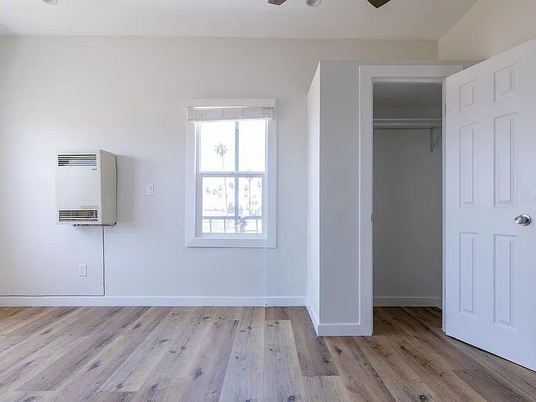 South Kenmore Apartments — Photo 17