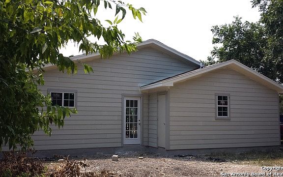 5th image of 239 Estrella St