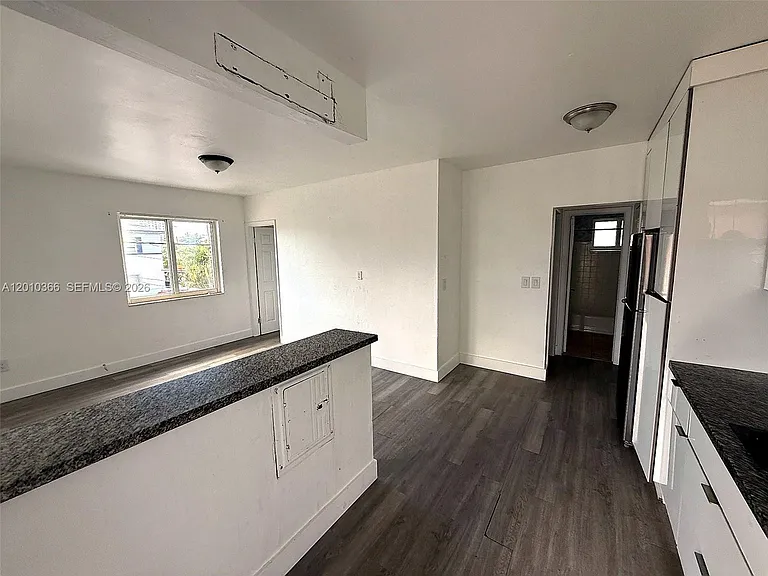 1885 SW 4th St #3 — Photo 8