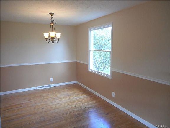 5th image of 18 Wickwine Ln