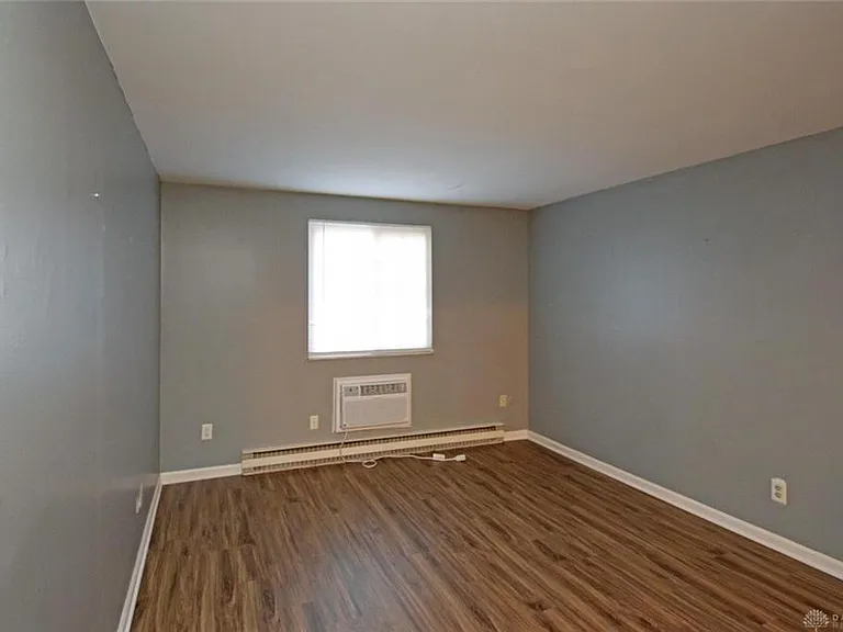 5359 Dunmore Dr — Photo 7