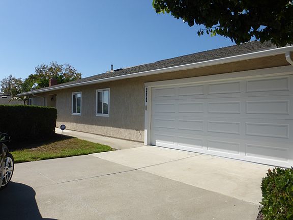 Private driveway and entrance