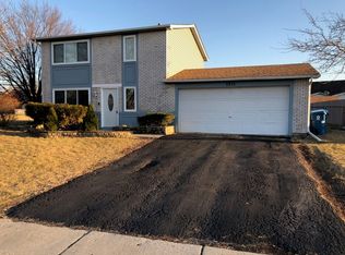 3215 Fox Hill Rd, Aurora, IL 60504