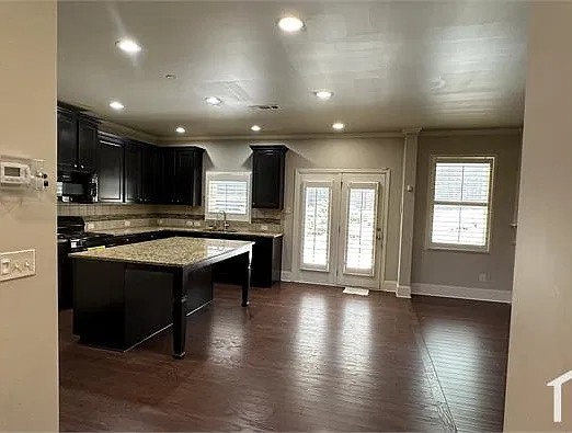 5 bed, 3087 sqft, $3,498 — Photo 2