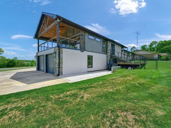1124 Kiowa Dr W, Lake Kiowa, TX 76240