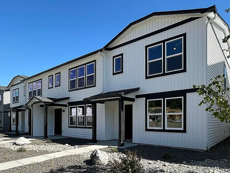 5186 E Liberty Ln — Photo 2