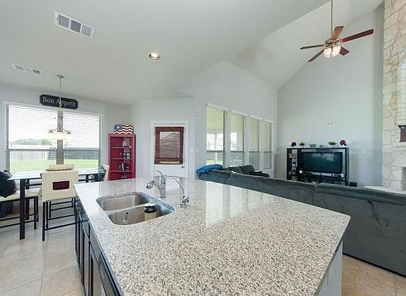 3rd image of 1012 S Pasture Dr